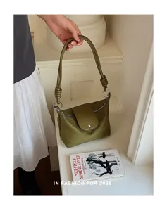 Elegante Vintage Wildleder Umhängetasche mit knoten Riemen, schicke Damen Handtasche.