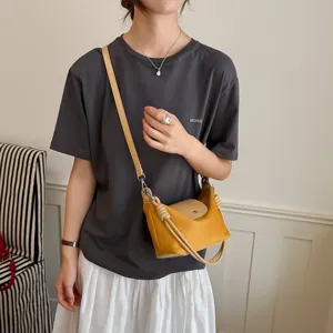 Retro Wildleder Umhängetasche, stilvolle Vintage Schultertasche für Damen Alltag.