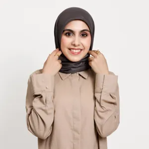 Glänzendes graues hijab kopftuch detail, elegantes glänzendes stofftuch für damen stil.