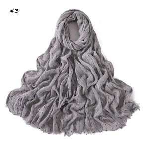 Echarpe longue gris en coton et lin avec fils argentés élégant foulard femme moderne