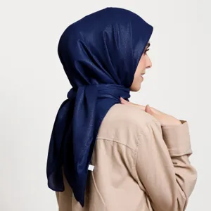 Einfarbig schimmerndes Chiffon Kopftuch, eleganter glänzender Damenschal für Sommer und Alltag.