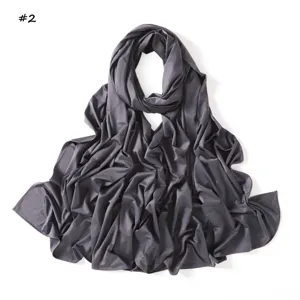 Largo pañuelo de jersey líquido liso suave y transpirable gris oscuro con detalle
