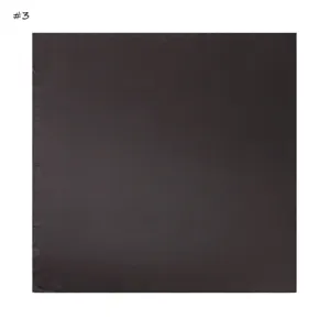 Dunkelbraunes einfarbiges Chiffon großes quadratisches Tuch Detailansicht, elegantes leichtes Schal.