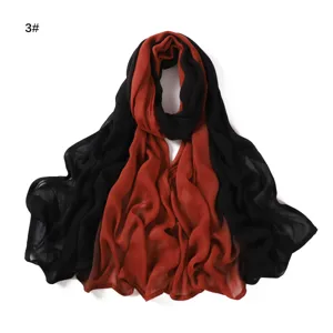 Écharpe longue pour femme dégradée, matière coton modal douce, large design noir.