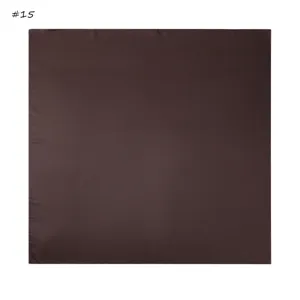 Einfarbiges braunes Chiffon-Quadrat-Halstuch, glänzendes Kopftuch und vielseitiger Schal.