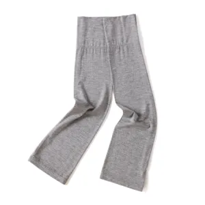 Grijze modal armhoezen voor zonbescherming, zachte ademende stretch stof, comfortabele pasvorm.