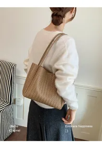 Retro woven tote bag for women large capacity shoulder bag stylish leather commuter handbag