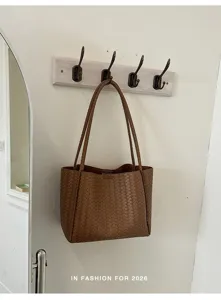 Retro woven leather tote bag for women, stylish large capacity single shoulder handbag.