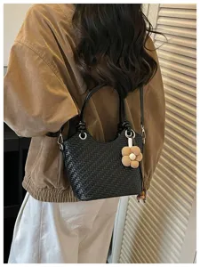 Sac à main tissé noir pour femme, sac bandoulière élégant avec pendentif fleur, sac fourre-tout.