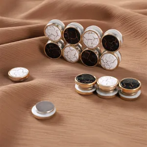 Runde Marmor Riss Magnet Knöpfe Detail, schwarz weisse Schal Clips und Manschetten.
