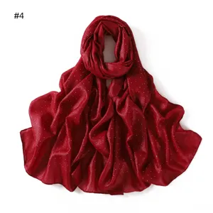 Rode gekreukelde strass lange sjaal elegante glinsterende omslagdoek veelzijdige hoofddoek.