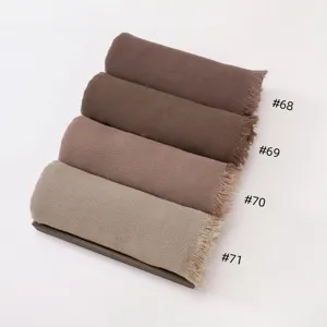 Écharpe longue en modal froissé avec franges, foulard uni et respirant pour femmes en divers tons.