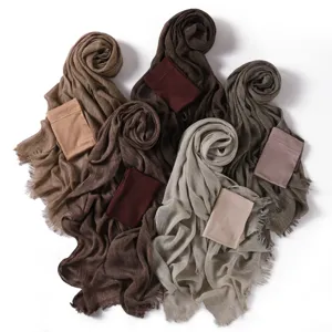 Set di hijab stropicciato tinta unita con cuffia abbinata in vari colori terra.