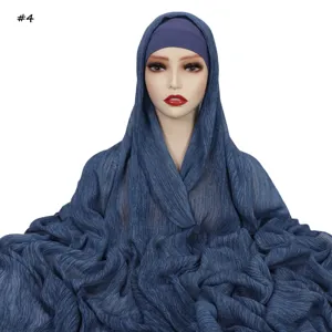 Hijab lungo stropicciato a tinta unita con cuffia interna abbinata, comodo copricapo islamico.