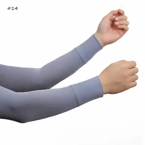 Detail shot of solid color ribbed ice silk arm sleeves, breathable and elastic sun protection.