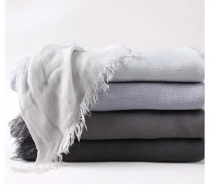 Écharpe longue plissée unie, hijab en modal doux et respirant avec franges, ensemble.