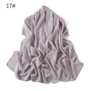 Sciarpa lunga in chiffon lucido da donna, elegante scialle monocolore lucente, drappeggio leggero.