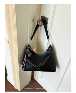Sac porté épaule tissé noir pour femme, sac cabas élégant et tendance pour le travail.