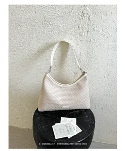 Sac à épaule minimaliste beige tissé, élégant sac à main de style rétro quotidien.