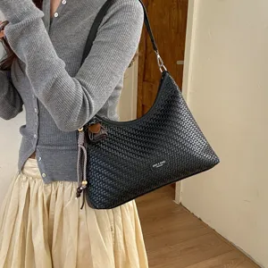 Sac porté épaule hobo tissé pour femme, sac à main de banlieue élégant de grande capacité.