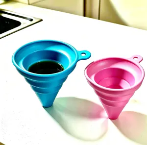 Entonnoir pliable en silicone rétractable outil de cuisine portable pour l'huile liquide.