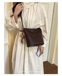 Stylish woven leather bucket bag with crossbody strap, retro daily shoulder handbag.