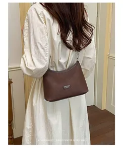 Stylish brown shoulder bag for women, retro hobo axillary bag for daily autumn outfits.