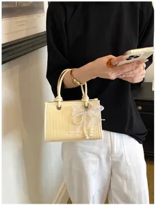 Elegante geweven kleine handtas voor dames, modieuze schoudertas en crossbody tas met parel strik.