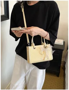 Geweven schoudertas voor dames chique beige crossbody tas met parel strik elegante handtas.