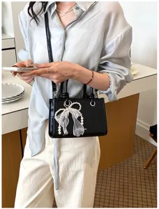 Chique zwarte schoudertas met parels en strik, elegante damestas voor dagelijks gebruik.
