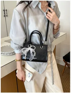 Moderne stijlvolle dames schoudertas crossbody tas, geweven ontwerp met parel strik.