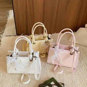 Dames Mode PU Leer Geweven Kleine Vierkante Tas Luxe Designer Schoudertas Handtas Met Parel Strik Hanger