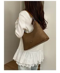 Retro brown shoulder hobo bag for women, minimalist daily casual underarm handbag.