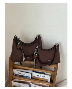 Retro brown hobo shoulder bag with chic charm, stylish minimalist casual design for women.