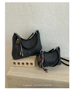 Minimalist retro hobo shoulder bag for women, stylish black crossbody casual tote bag.
