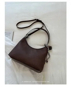 Retro brown hobo shoulder bag for women, minimalist vintage style underarm bag, casual.