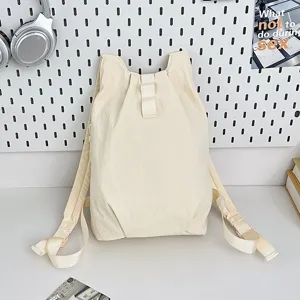 Sac à dos décontracté minimaliste et léger pour voyages en plein air, style gilet.