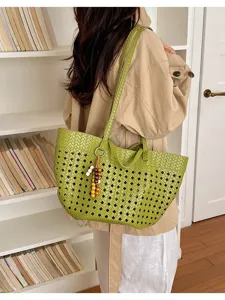 Green hollow woven shoulder bag, stylish large capacity commuting tote bag with wood bead charm.