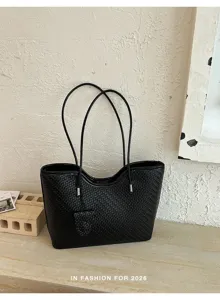 Borsa shopper intrecciata elegante da donna, borsa a spalla chic per la stagione autunnale.
