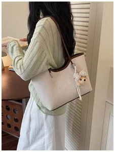 Detailansicht der stylischen großen Leinen-Shopper-Umhängetasche für Damen im Büro.
