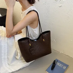 Borsa a tracolla intrecciata marrone scuro da donna, elegante e capiente borsa tote