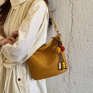 Vintage woven shoulder bag for women, stylish casual crossbody underarm bag, retro style.