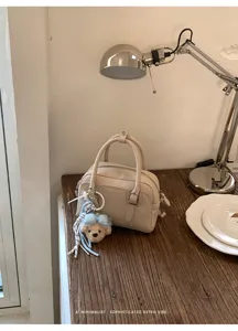Sac à main Boston en cuir PU style coréen avec pendentif ours, sac bandoulière vintage.
