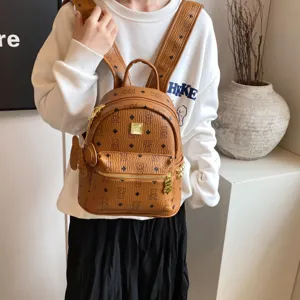 Zaino da donna con stampa di orsetto marrone, borsa scolastica elegante, grande capacità.