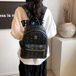Zaino in pelle carino da donna, borsa scolastica elegante e capiente zainetto da viaggio.