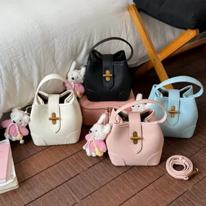 Borsa a Secchiello da Donna in Pelle PU di Alta Qualità Minimalista Tracolla con Cinturino Rimovibile e Ciondolo Borsa da Pendolare Quotidiana