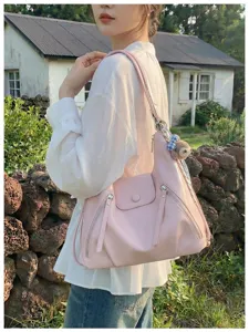 Zaino multifunzionale rosa e borsa a tracolla elegante con grazioso ciondolo di orsetto.