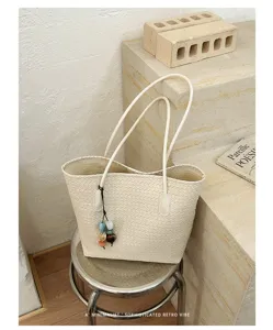 Borsa a tracolla intrecciata beige minimalista da donna, grande capienza e versatile stile chic.