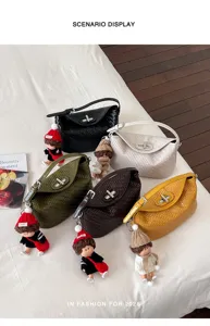 Gevlochten lederen schoudertas met poppenhanger, stijlvolle tas in diverse mooie kleuren.