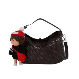 Geweven schoudertas voor vrouwen, trendy herfst dumpling tas met schattige poppenhanger.